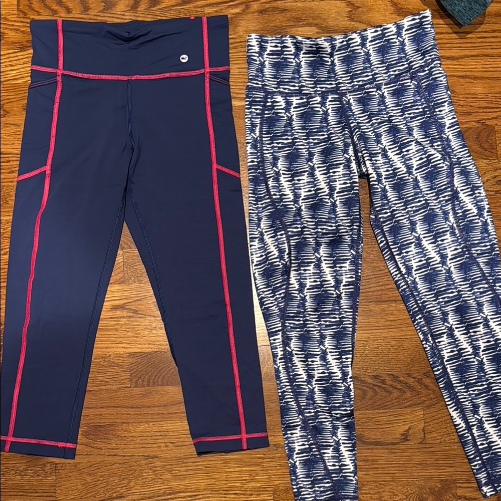 2 pairs Women’s vineyard Vines Navy and Patterned Leggings